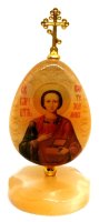 Икона из селенита яйцо на подставке с крестом "Пантелеимон"